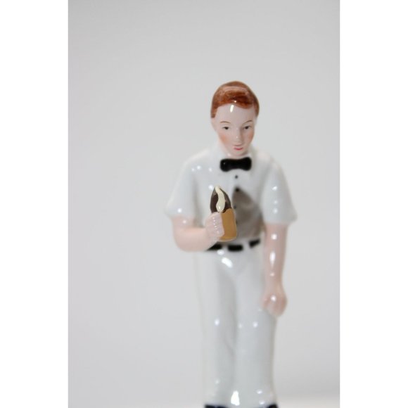 Dept 56 Snow Village - Ice Cream for Everyone, Set of 2 - Picture 6 of 6